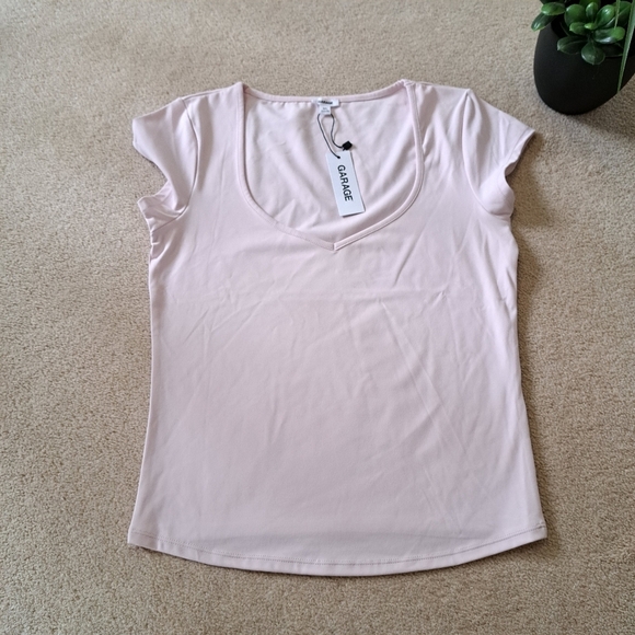 Garage Sleek Sweetheart Tee Size Large Light Pink Fitted Cropped T-shirt NWT - Picture 3 of 13